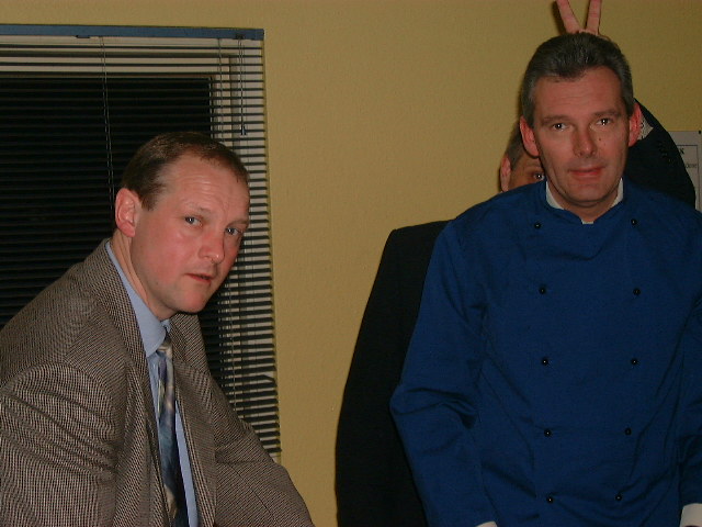 0012 Et halvt festudv goer klar til stegen.jpg